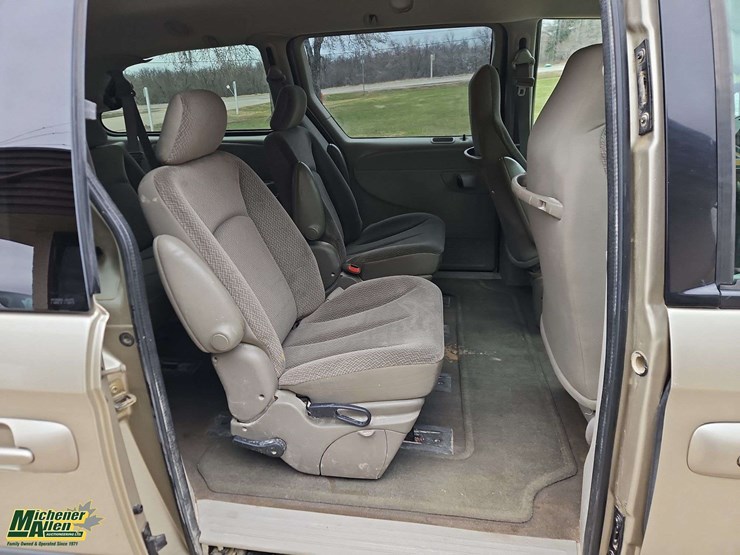 2005-dodge-grand-caravan-se-image-16