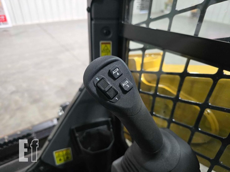 2025-caterpillar-255-image-17