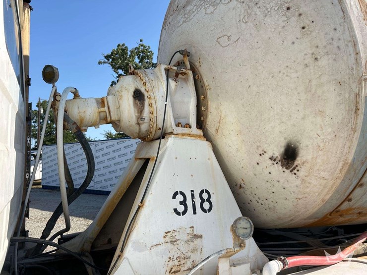 1994-mack-dm690s-image-23