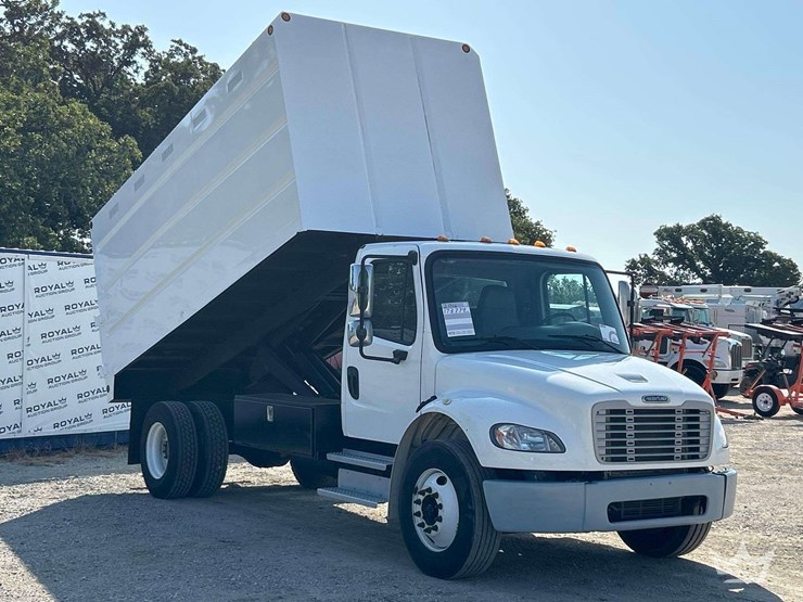 2016-freightliner-m2-106-image-4