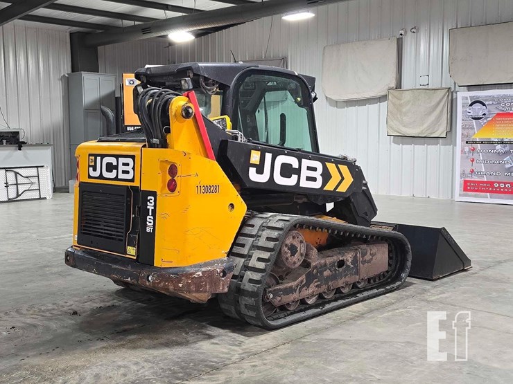 2021-jcb-3ts-8t-image-3