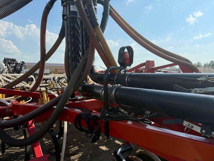 2006-bourgault-8710-air-seeder-image-45