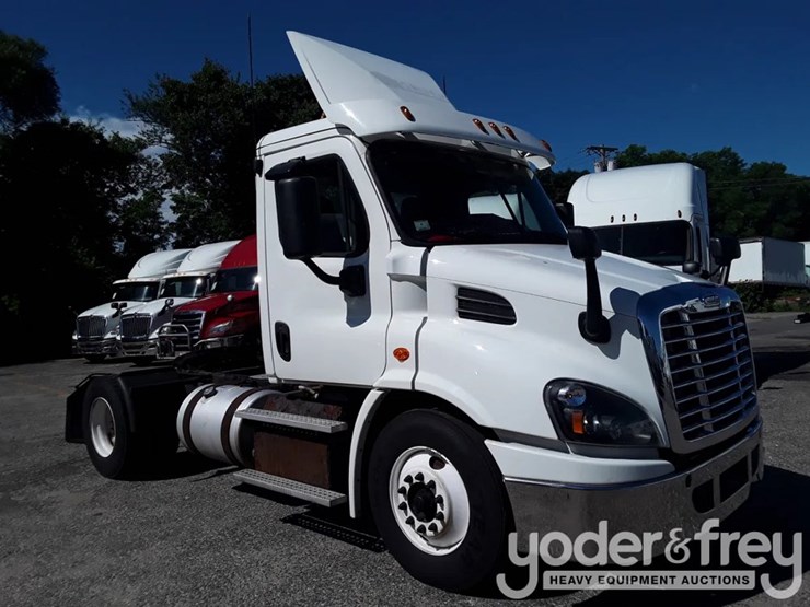 2018-freightliner-cascadia-113-image-4