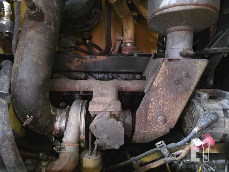 2010-caterpillar-120m-image-23