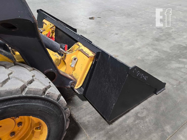 2023-deere-324g-image-11