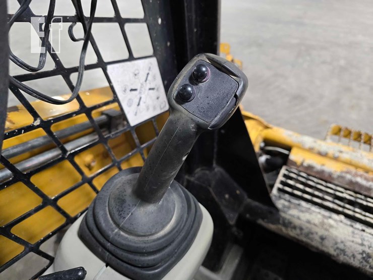 2011-caterpillar-246c-image-15