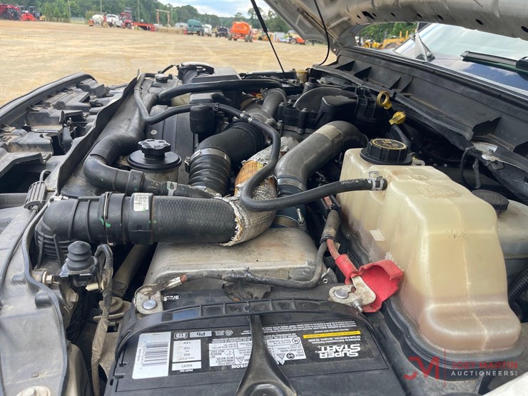 2016-ford-f-550-xl-super-duty-cab-&-chassis-truck-image-15