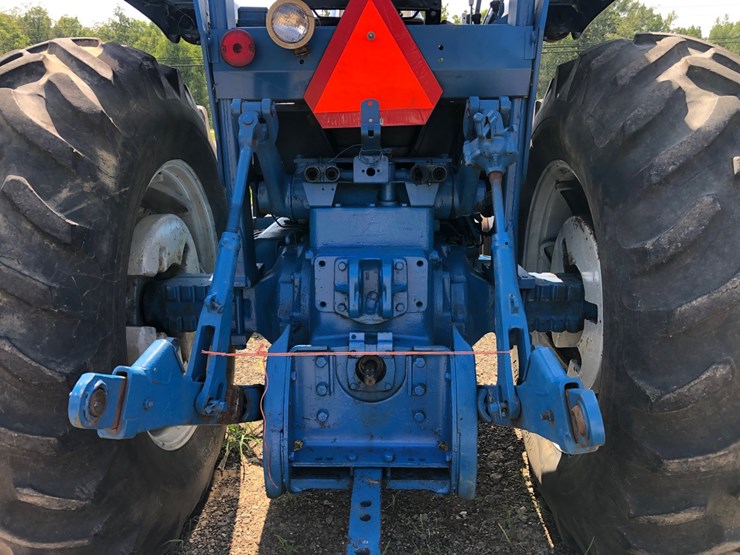 1977-ford-tractor-image-5