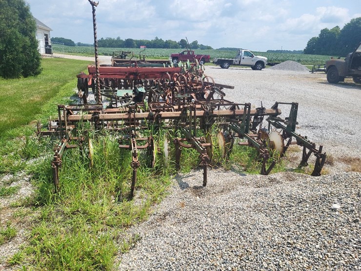 oliver-4r30"-3pt-hitch-cultivator-image-4