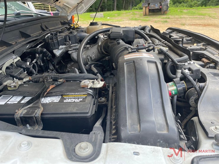2016-ford-f-550-xl-super-duty-cab-&-chassis-truck-image-14
