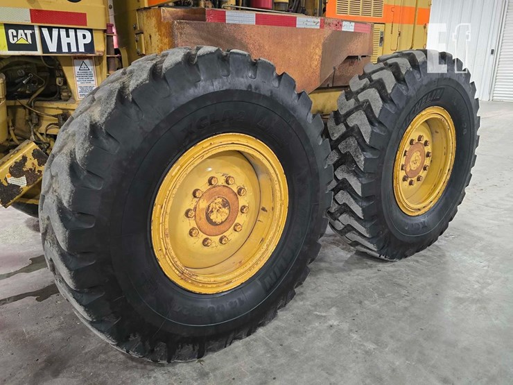 2005-caterpillar-143h-image-29