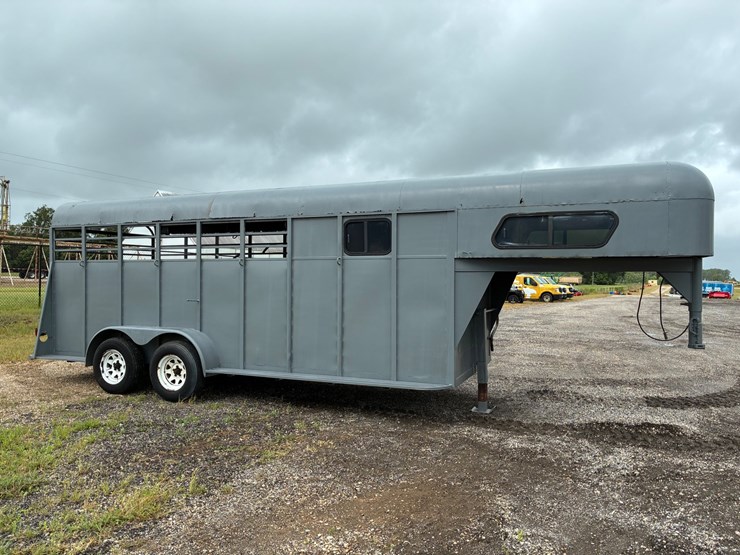 #20212-•-dixie-trailer-works-horse-trailer-image-1