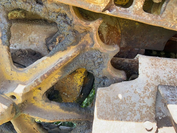 caterpillar-twenty-two-image-25