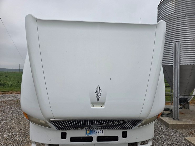 2000-volvo-day-cab-semi-image-62