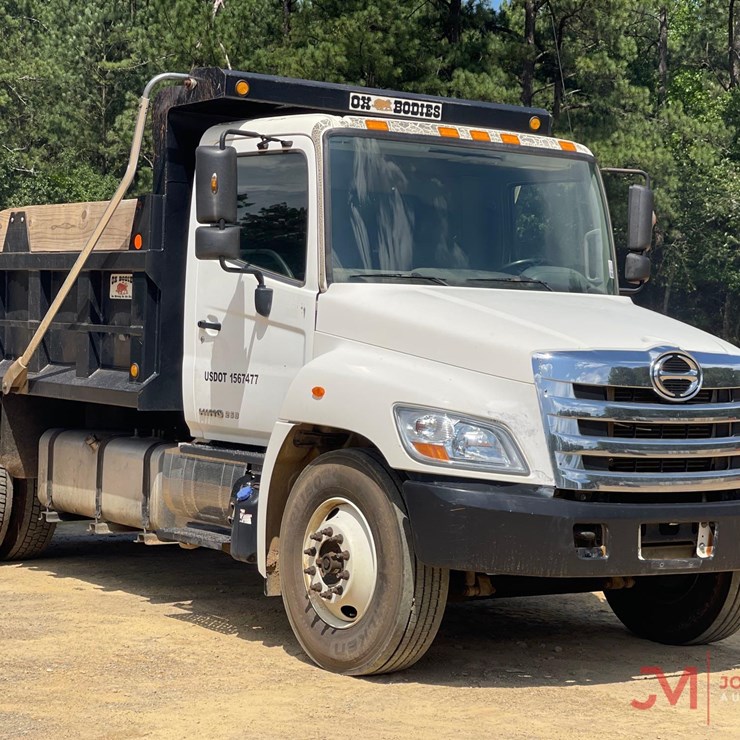 2011 HINO268 S/A DUMP TRUCK