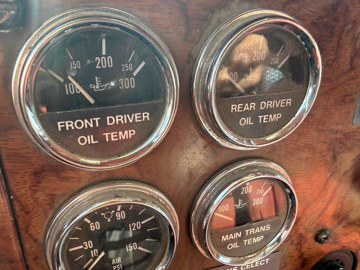 1995-peterbilt-379-image-47