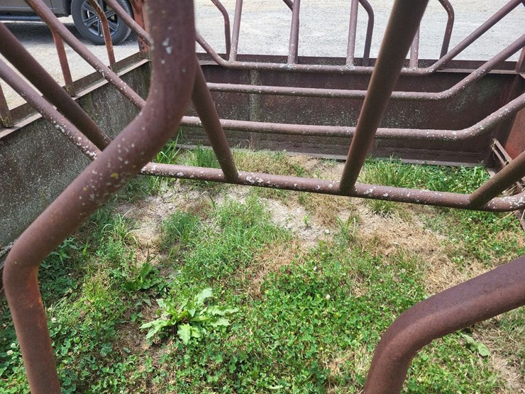 round/big-square-bale-feeder---20-head-capacity-image-12