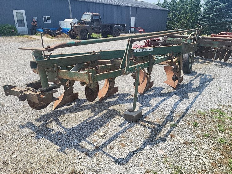 oliver-545-in-furrow--4-bottom-moldboard-plow-w/coulters-image-7