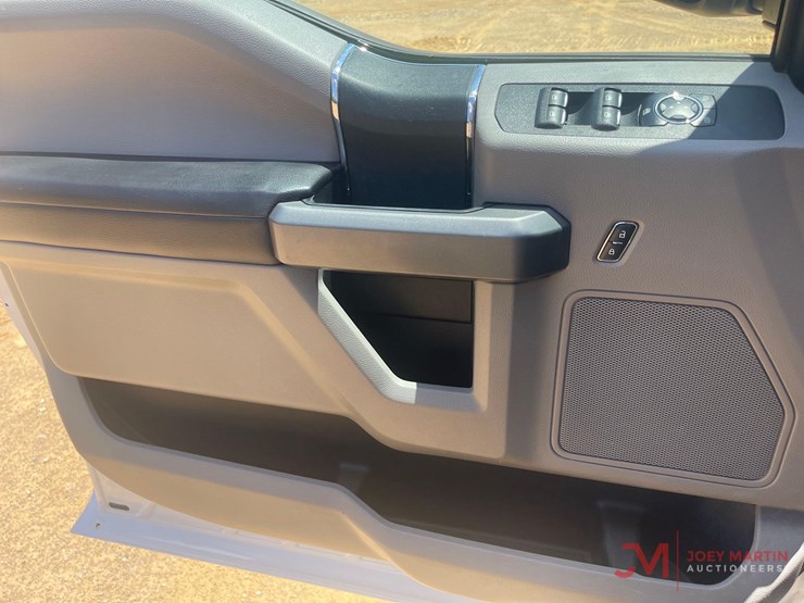2017-ford-f-250-xlt-super-duty-pickup-truck-image-30