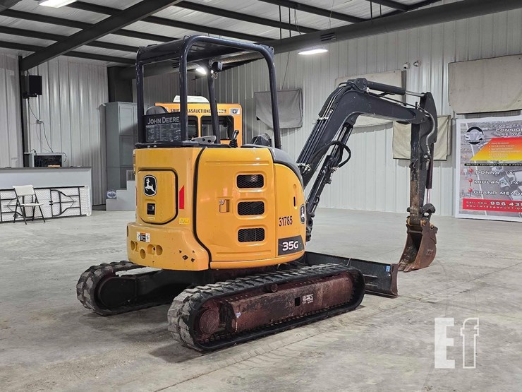 2021-deere-35g-image-3
