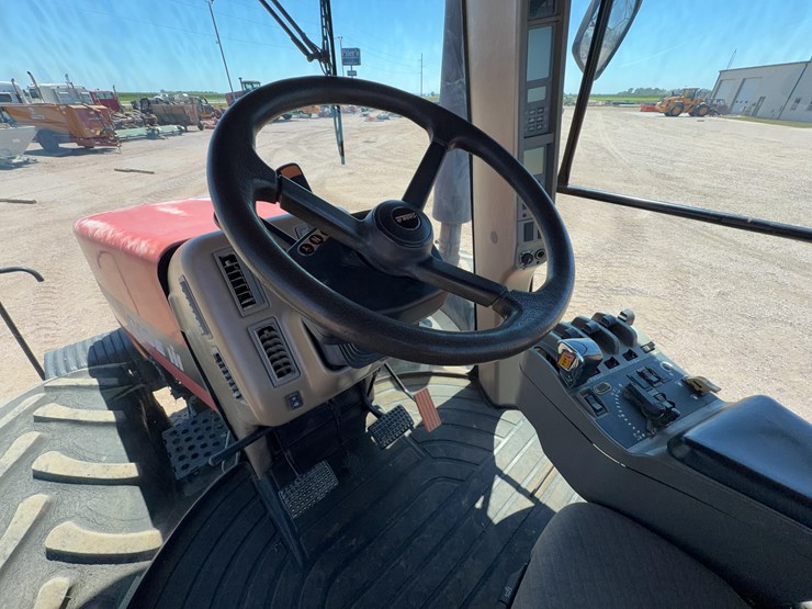 2005-case-ih-325-image-29