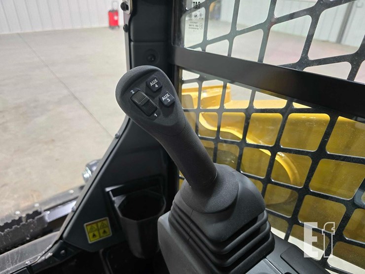 2025-caterpillar-255-image-16