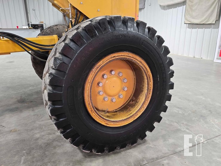 2010-caterpillar-160m-image-33
