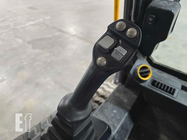 2021-jcb-3ts-8t-image-16