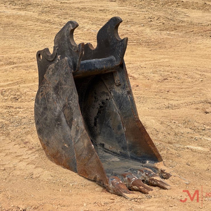 18" TOOTH BUCKET EXCAVATOR ATTACHMENT