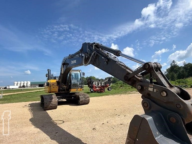 2023-deere-210-p-tier-image-11