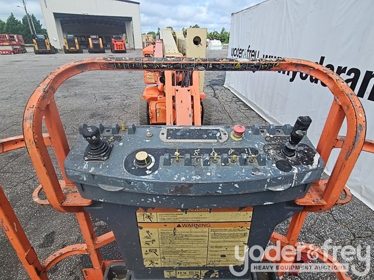 2011-jlg-e400ajpn-image-18