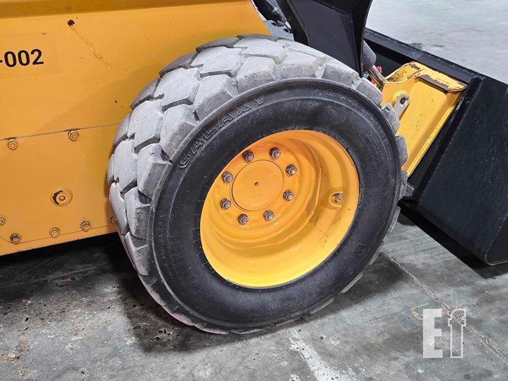 2023-deere-324g-image-24