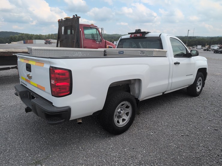 2018-chevrolet-silverado-1500-image-3