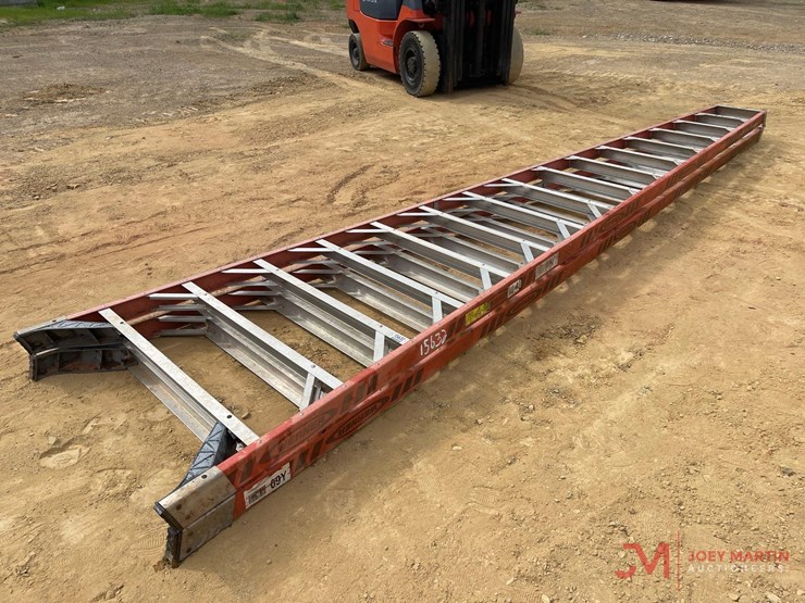 werner-20'-step-ladder-image-2
