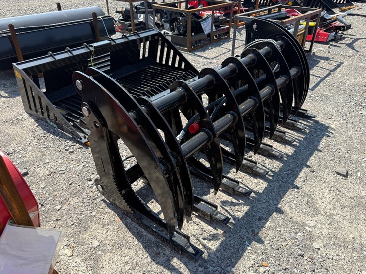 #2029-•-unused-future-clg72-skid-steer-curved-log-grabber-chxmq2605138-inv#48871-image-4