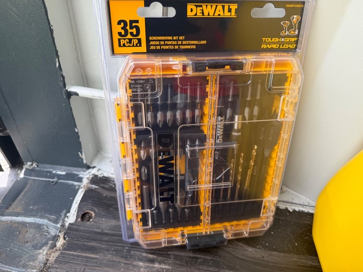 #27-•-35pc-dewalt-screwdriving-set-image-1