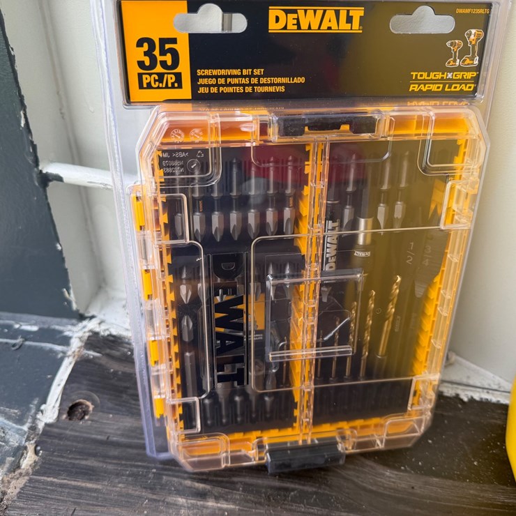 #27 • 35pc Dewalt screwdriving set