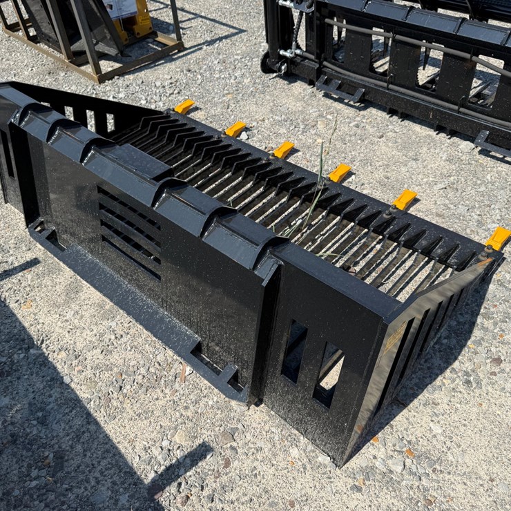 #2028 • Unused Future RB66 67" Skid Steer Rock Bucket C-DYSCD2605153 INV#49394