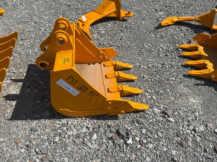 caterpillar-24-image-7