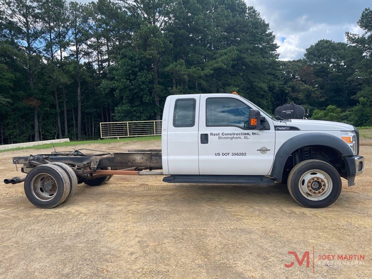 2016-ford-f-550-xl-super-duty-cab-&-chassis-truck-image-2