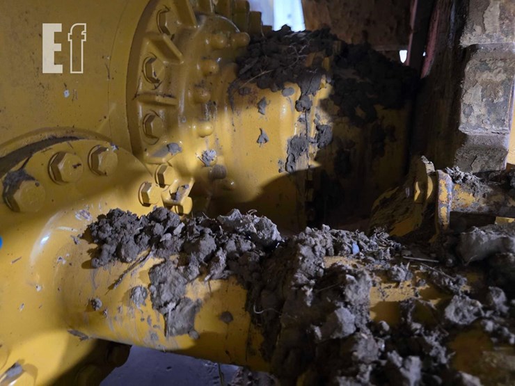 2022-caterpillar-d4-lgp-image-31