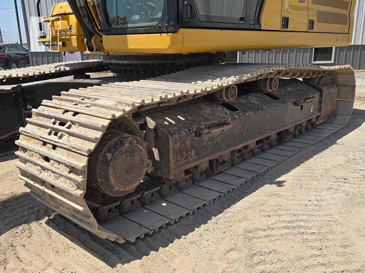 2024-caterpillar-340-image-33