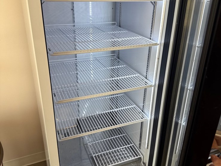 #7051-•-(1)-everest-refrigeration-emgr20-cooler-image-9