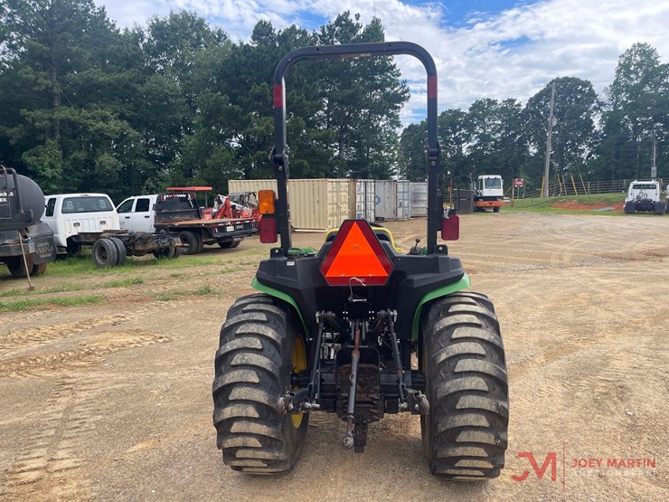 john-deere-3025e-utility-tractor-image-4