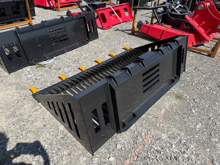 #2017-•-unused-future-fb66-skid-steer-rock-bucket-cdyscd205154-inv#48862-image-2
