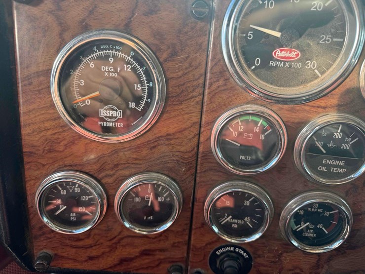 1995-peterbilt-379-image-50