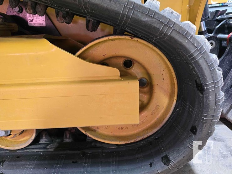 2025-caterpillar-255-image-34