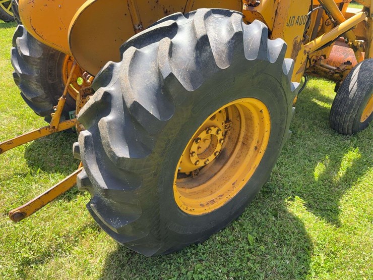 john-deere-400-image-9