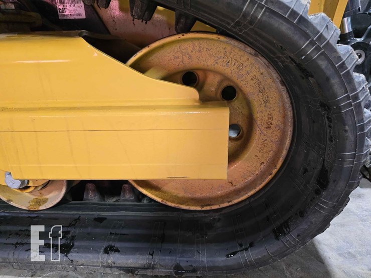 2025-caterpillar-255-image-34