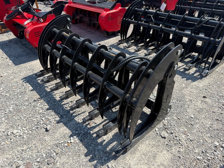 #2031-•-unused-future-clg72-skid-steer-curved-log-grabber-chxmq2605137-inv#48872-image-3